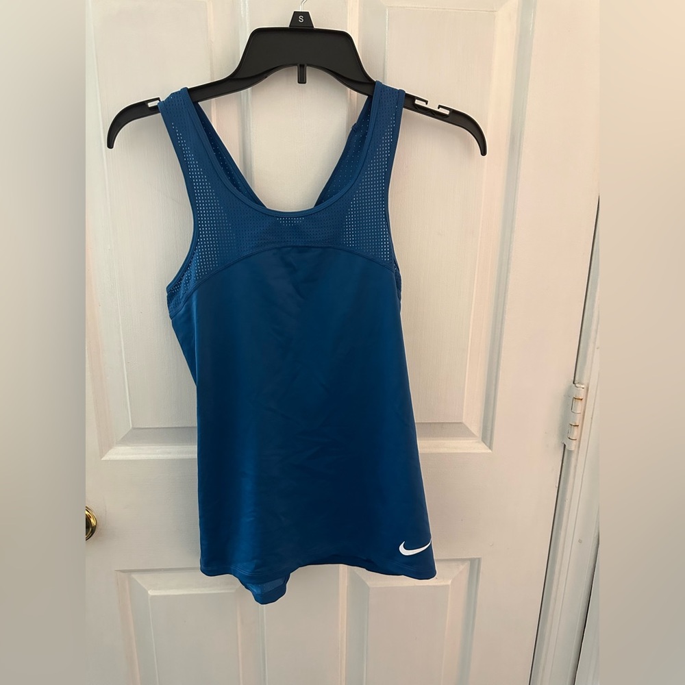 Nike Hypercool teal athletic top